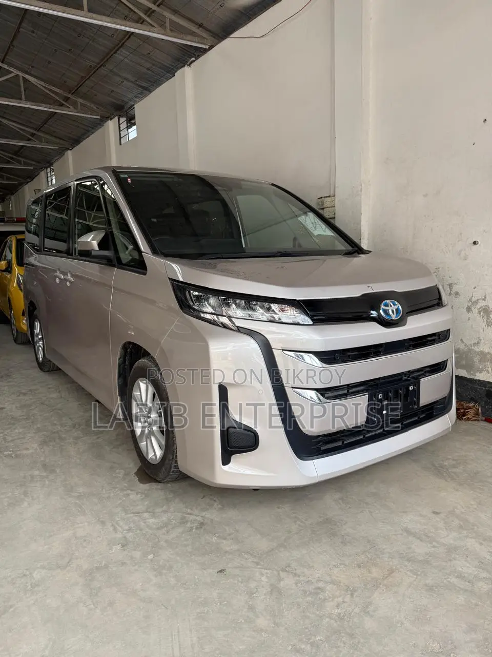Toyota Noah 2022 Silver