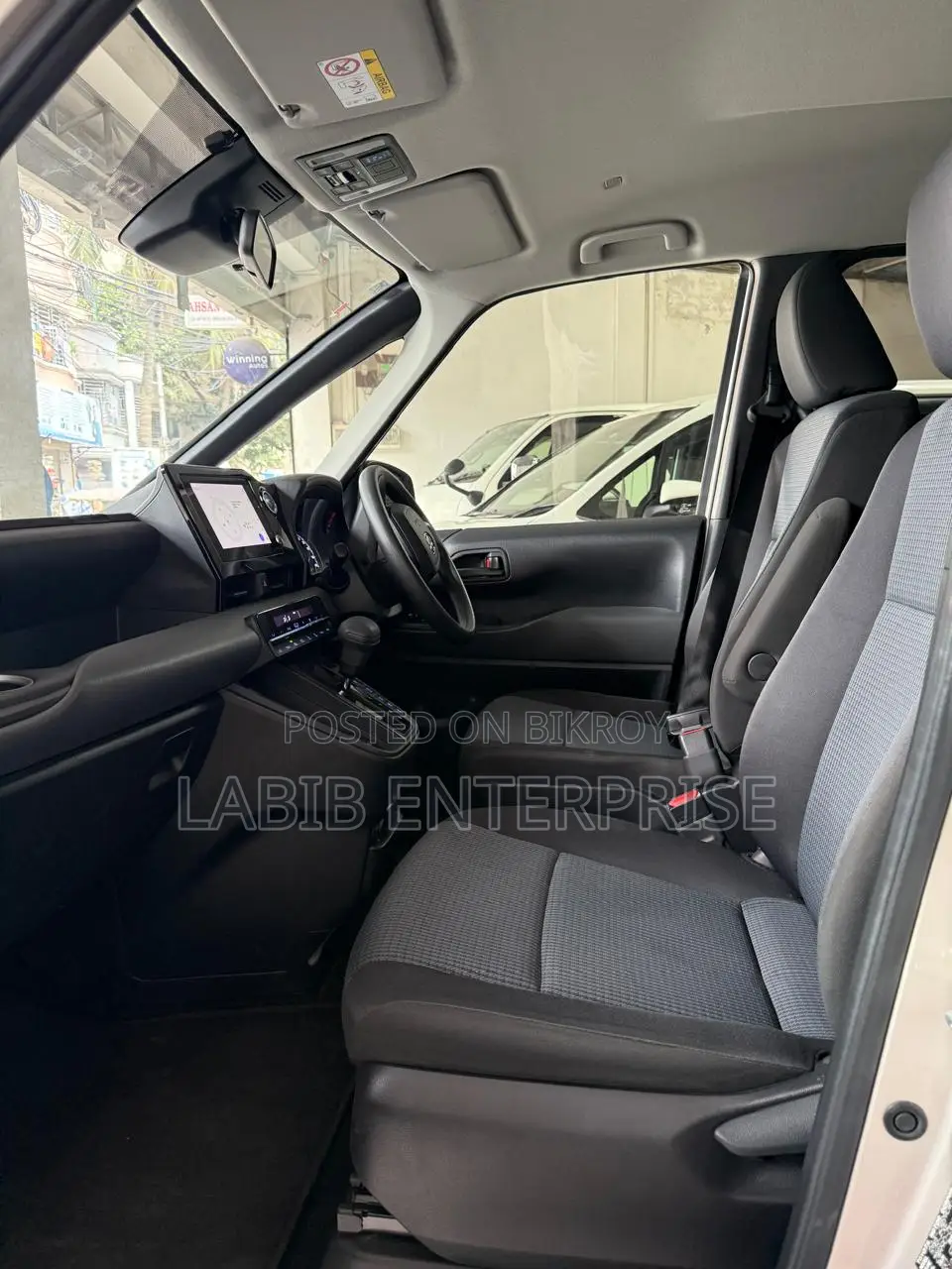 Toyota Noah 2022 Silver