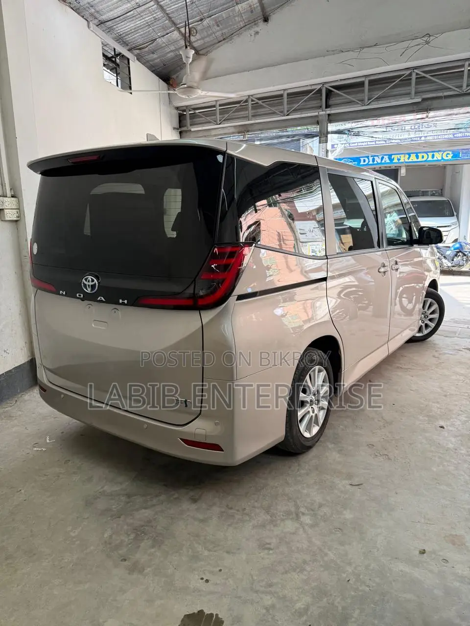 Toyota Noah 2022 Silver