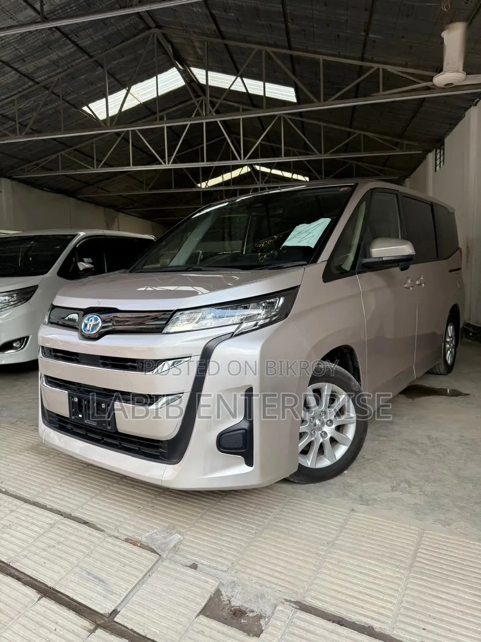 Toyota Noah 2022 Silver