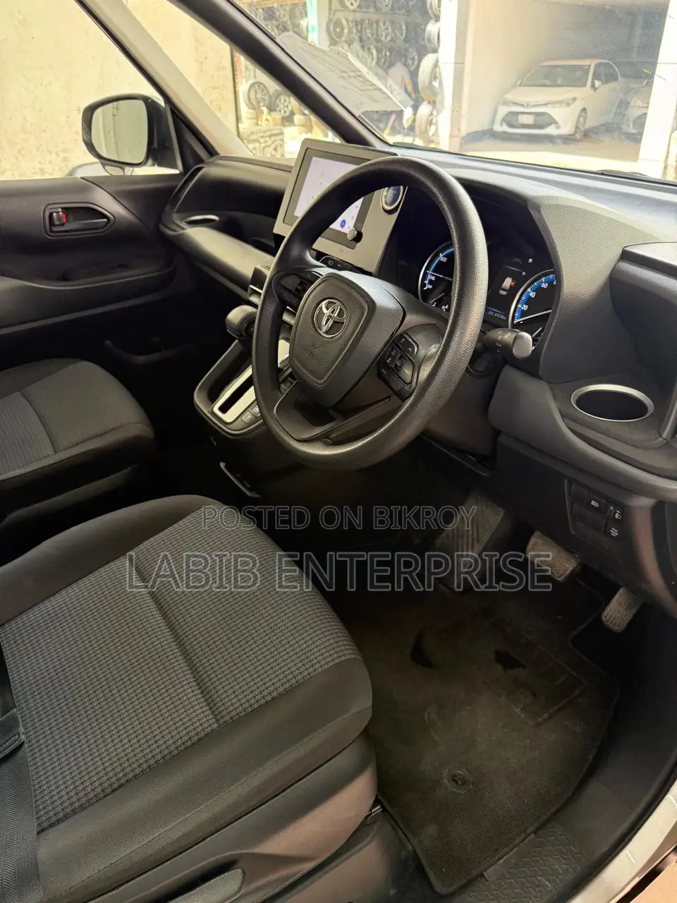 Toyota Noah 2022 Silver