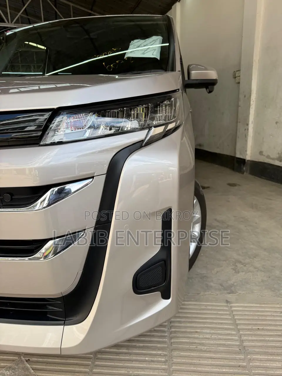Toyota Noah 2022 Silver