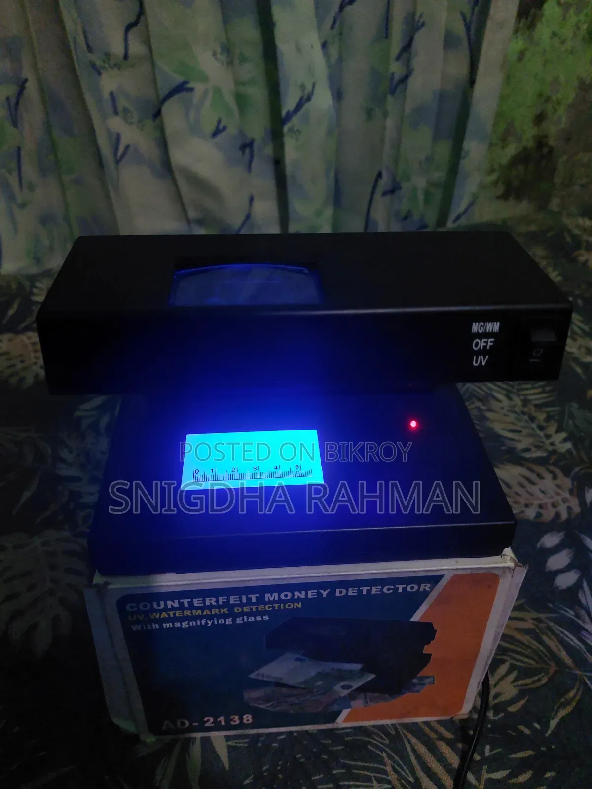 কাউন্টারফিট মানি ডিটেক্টর (জাল টাকা শনাক্ত করার মেশিন)।