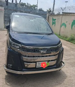 Toyota Noah 2.0 Front-Wheel Drive (8-Seater) 2017 Blue