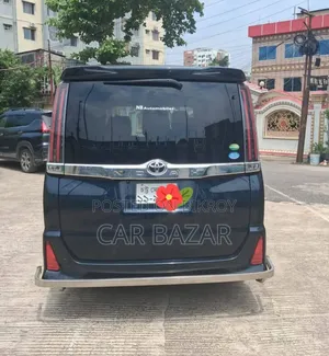 টয়োটা নোয়া ২.০ এফডব্লিউডি (৮ সিটার) ২০১৭ নীল