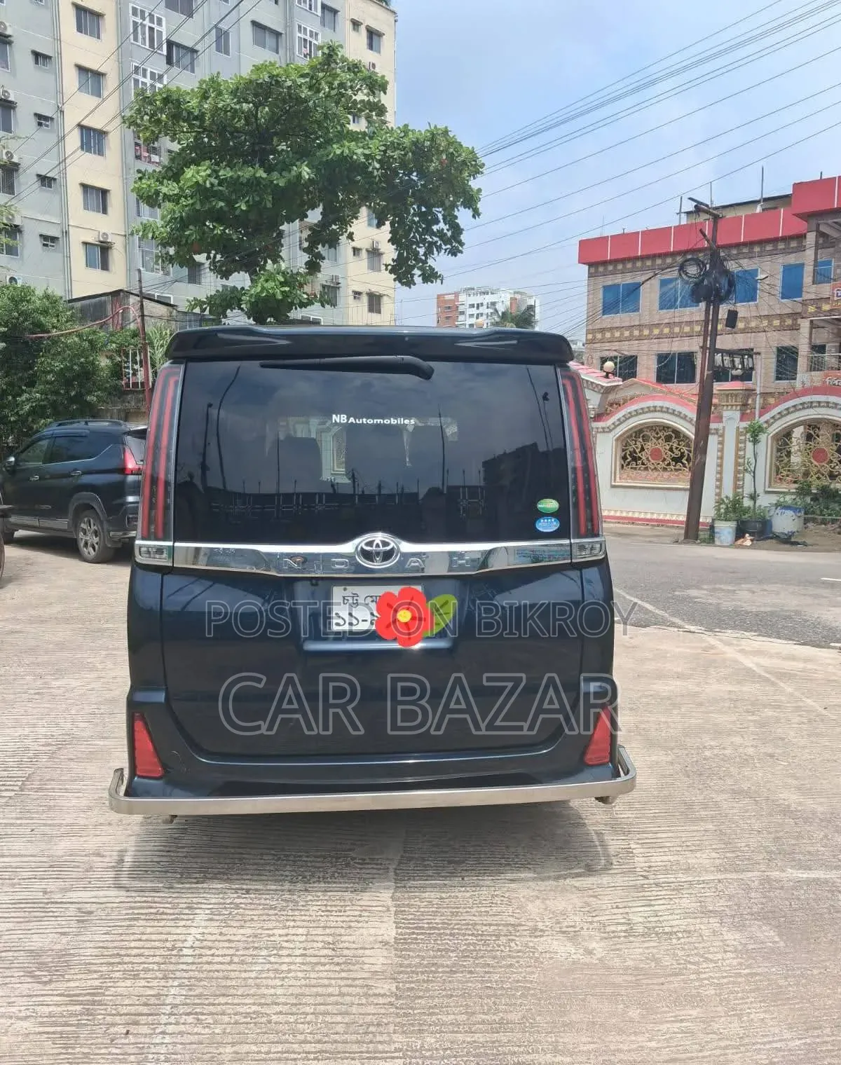টয়োটা নোয়া ২.০ এফডব্লিউডি (৮ সিটার) ২০১৭ নীল