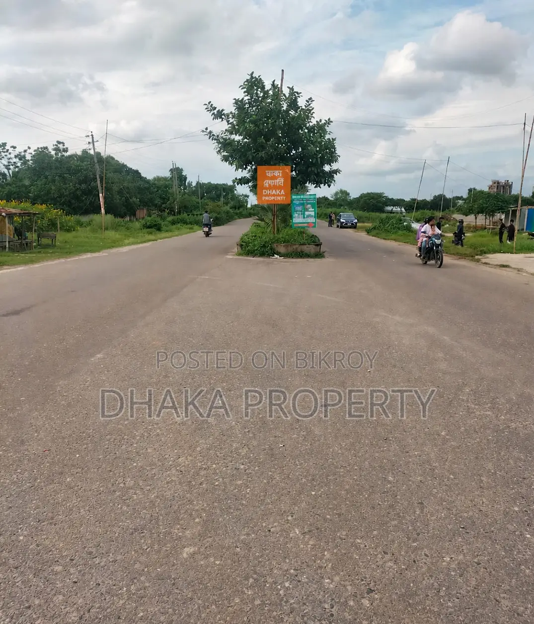 100 feet Commercial 7.5 Katha North Facing at Sector 9