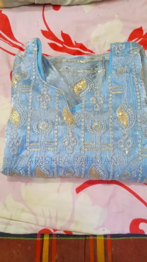 ইন্ডিয়ান এমব্রয়ডারি কাজ করা থ্রি পিস