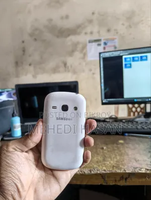 Samsung 4 GB White