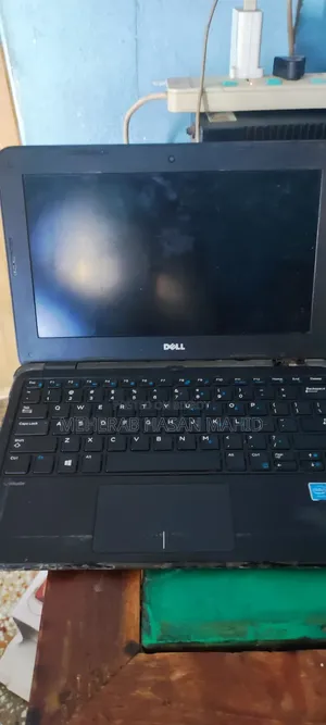 Laptop Dell Inspiron 11 3180 3GB Intel Celeron HDD+SSD 1T