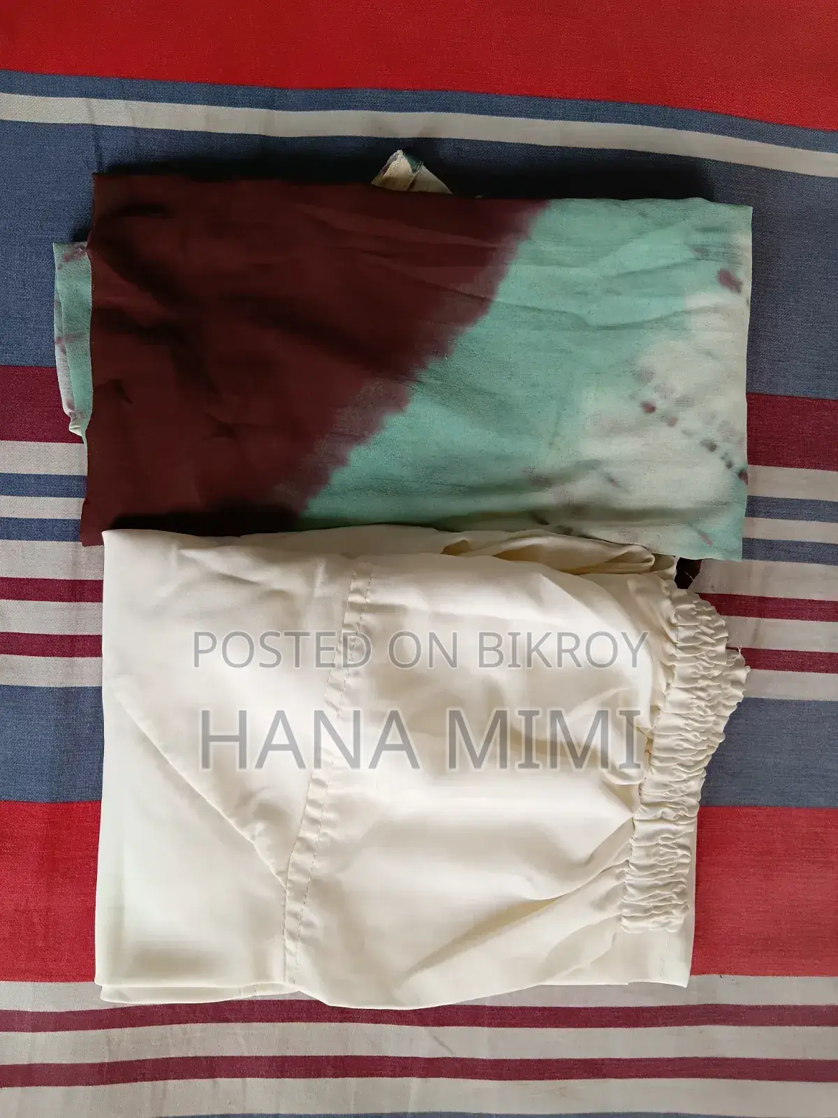 পাজামা এবং ওরনা সহ ঐতিহ্যবাহী gowns