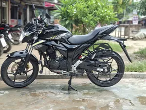 সুজুকি জিক্সার ২০২৫ কালো
