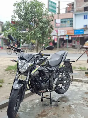 সুজুকি জিক্সার ২০২৫ কালো