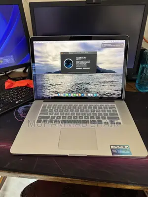 Apple MacBook Pro Laptop 8GB Intel Core i7 256GB SSD