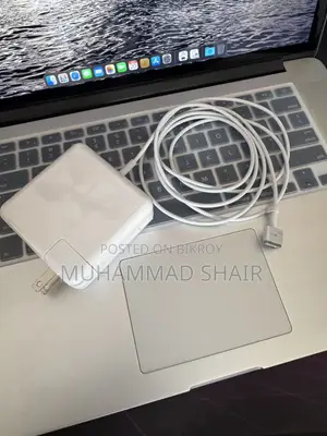 Apple MacBook Pro Laptop 8GB Intel Core i7 256GB SSD