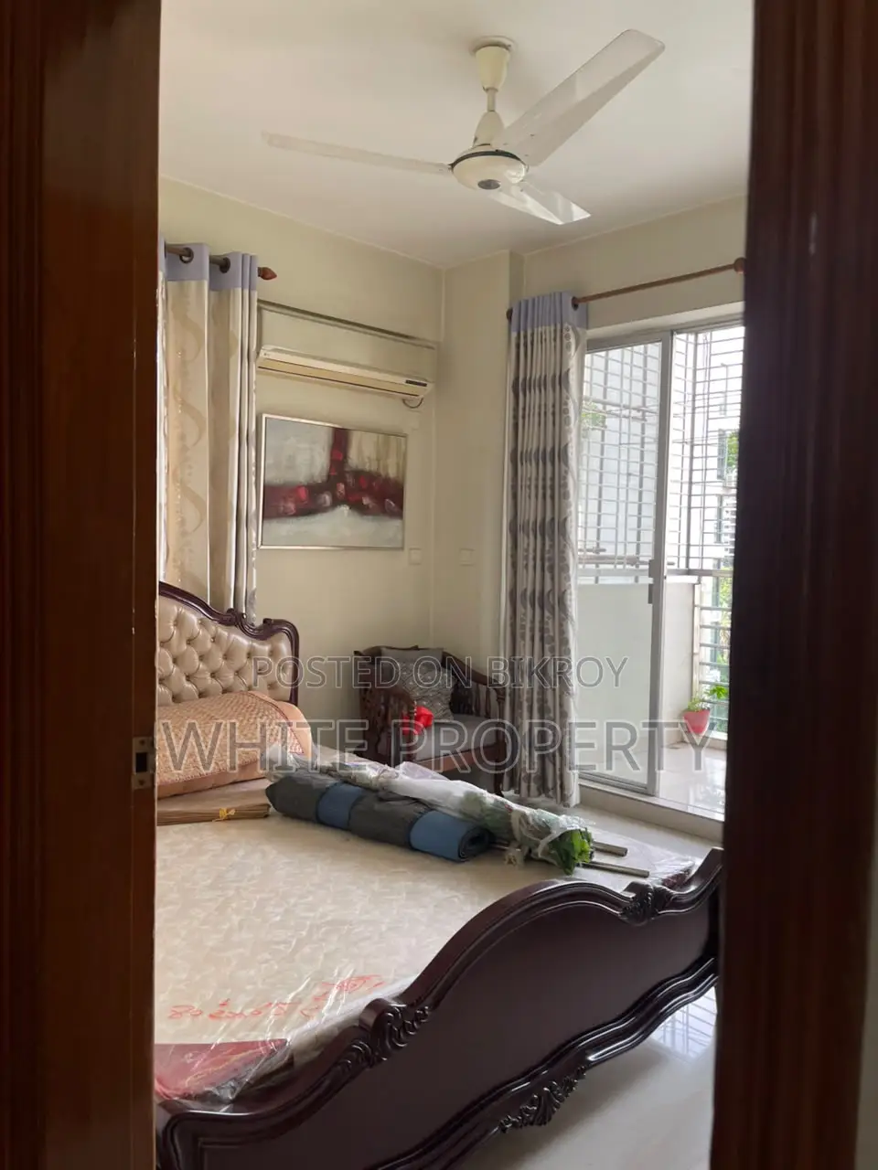 বনানীর হোয়াইট প্রপার্টিতে ৩ বেডরুমের অ্যাপার্টমেন্ট বিক্রয়