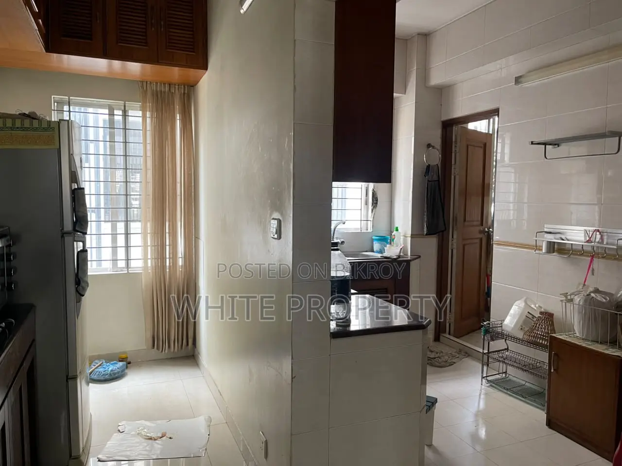বনানীর হোয়াইট প্রপার্টিতে ৩ বেডরুমের অ্যাপার্টমেন্ট বিক্রয়
