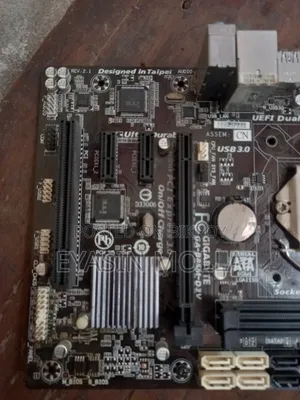 Desktop Computer Gigabyte GB-BRi7-8550 8GB Intel Core i5 SSHD+SSD 1T