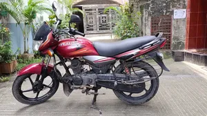 বাজাজ প্লাটিনা ১০০ ২০১৩ লাল