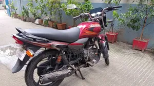 বাজাজ প্লাটিনা ১০০ ২০১৩ লাল