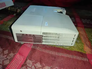 Projector Hitachi CP-X3030WN