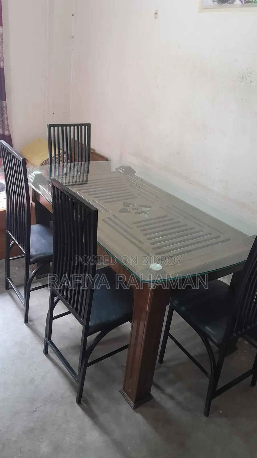 A 6-chair glass frame dining table will be sold.