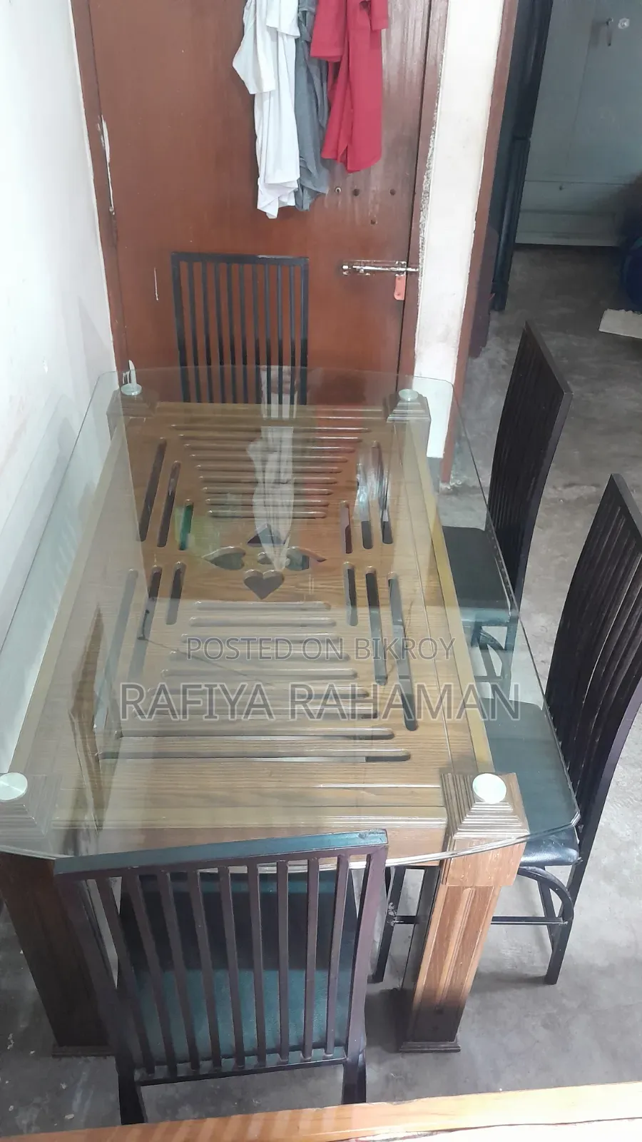 A 6-chair glass frame dining table will be sold.
