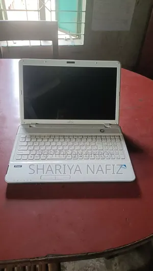 Laptop Fujitsu Lifebook AH532 2GB Intel Celeron HDD 128GB