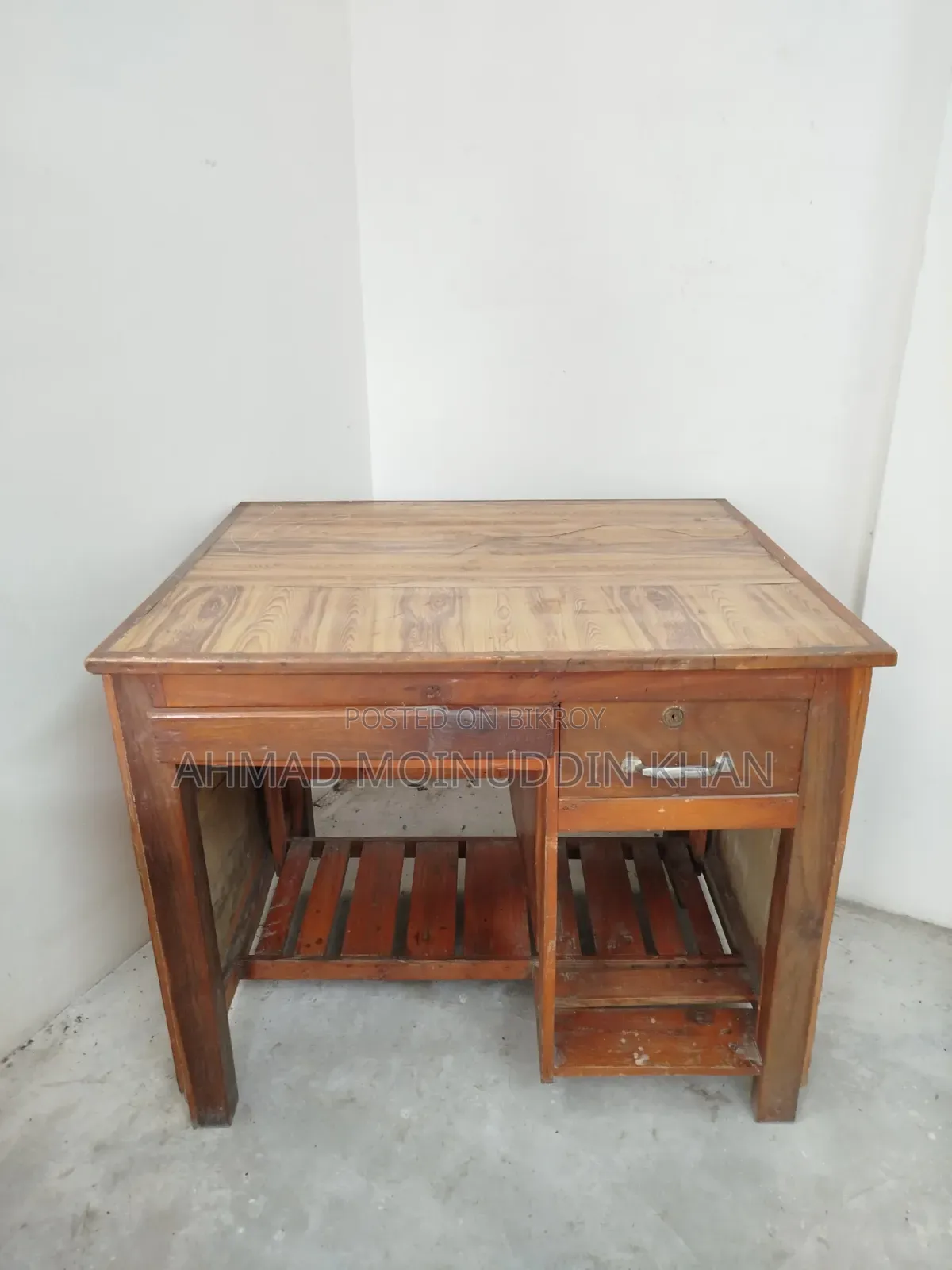 কাঠের কম্পিউটার টেবিল বিক্রয়ের জন্য