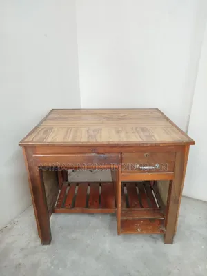 কাঠের কম্পিউটার টেবিল বিক্রয়ের জন্য
