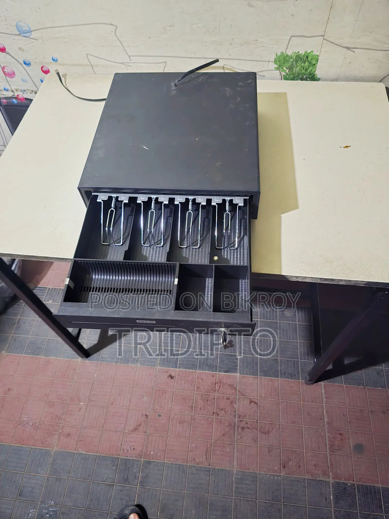 ক্যাশ ড্রয়ার