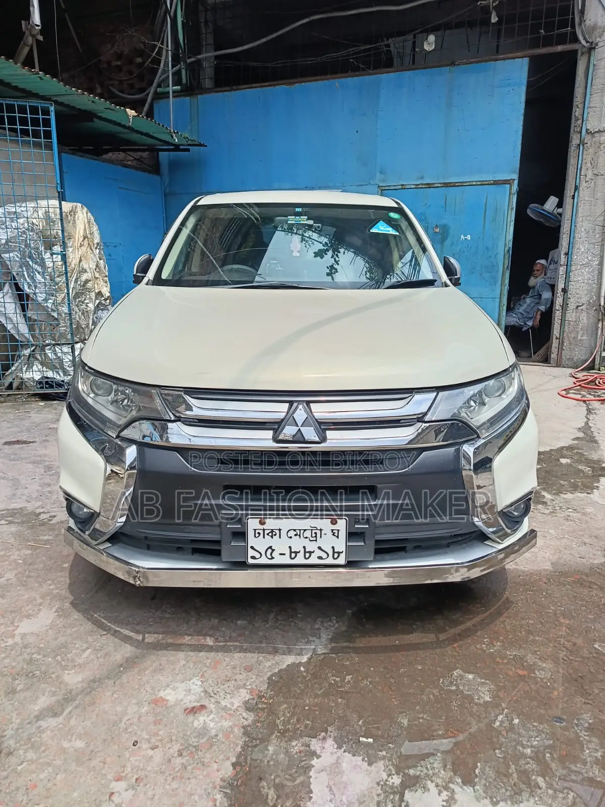 মিতসুবিশি আউটল্যান্ডার ইএস ২০১২ হোয়াইট