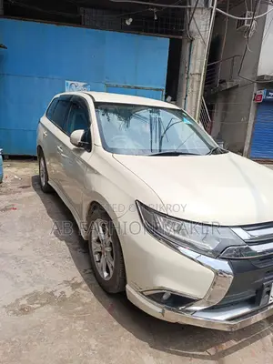 মিতসুবিশি আউটল্যান্ডার ইএস ২০১২ হোয়াইট