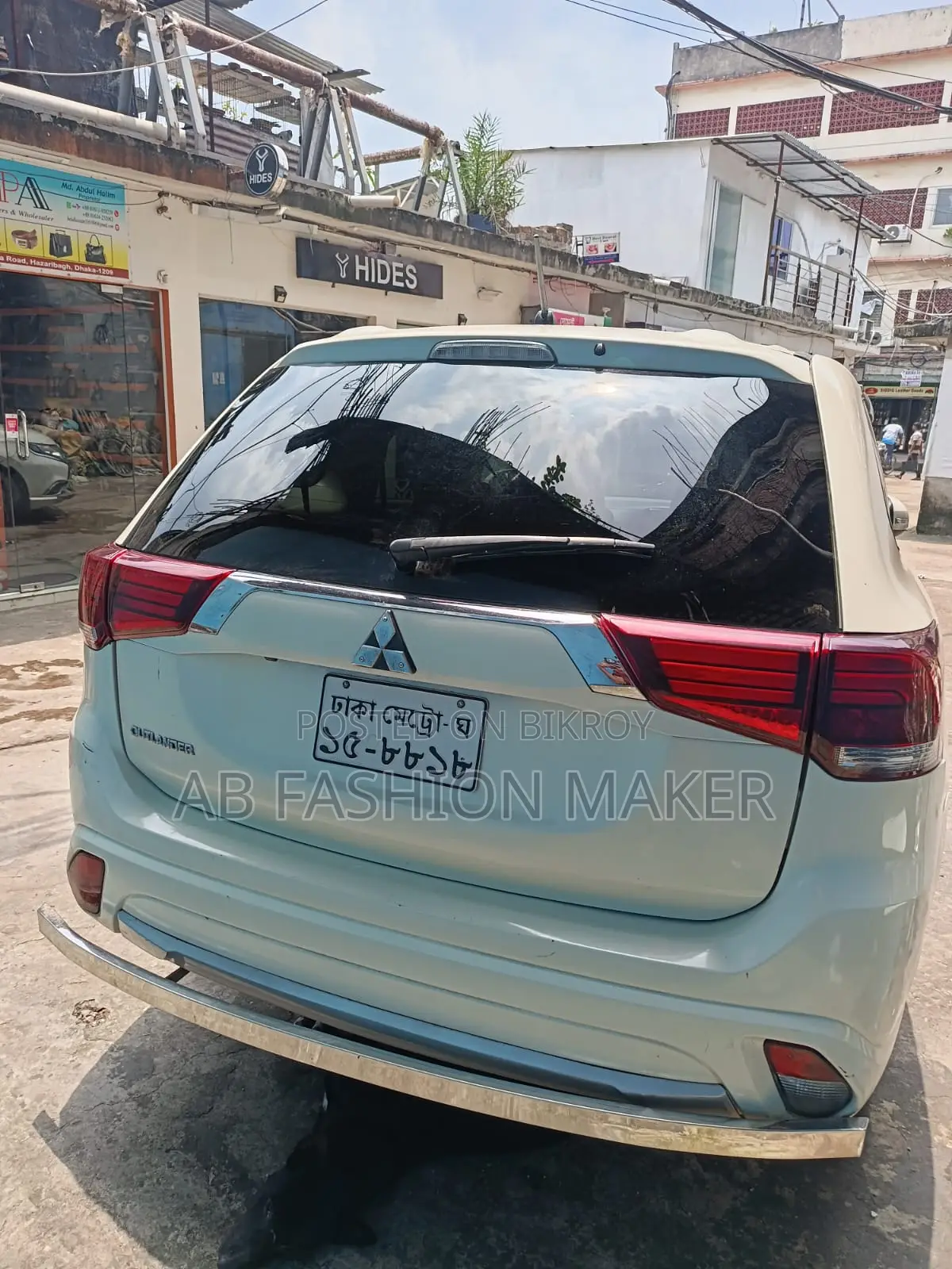 মিতসুবিশি আউটল্যান্ডার ইএস ২০১২ হোয়াইট