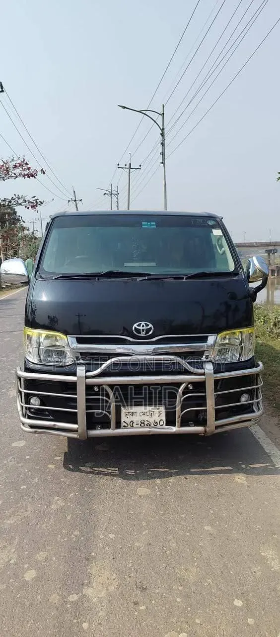 টয়োটা হাইএচ ২০১১ কালো
