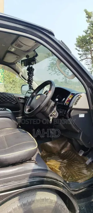 টয়োটা হাইএচ ২০১১ কালো
