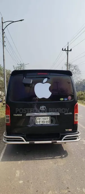 টয়োটা হাইএচ ২০১১ কালো
