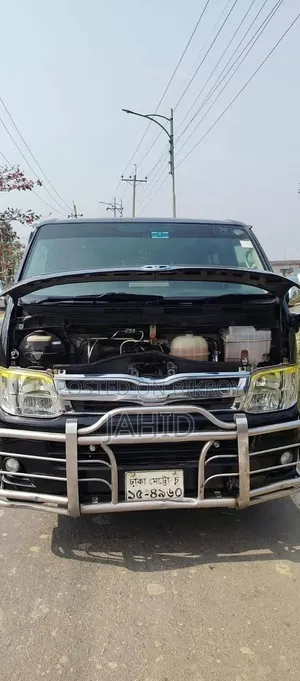 টয়োটা হাইএচ ২০১১ কালো