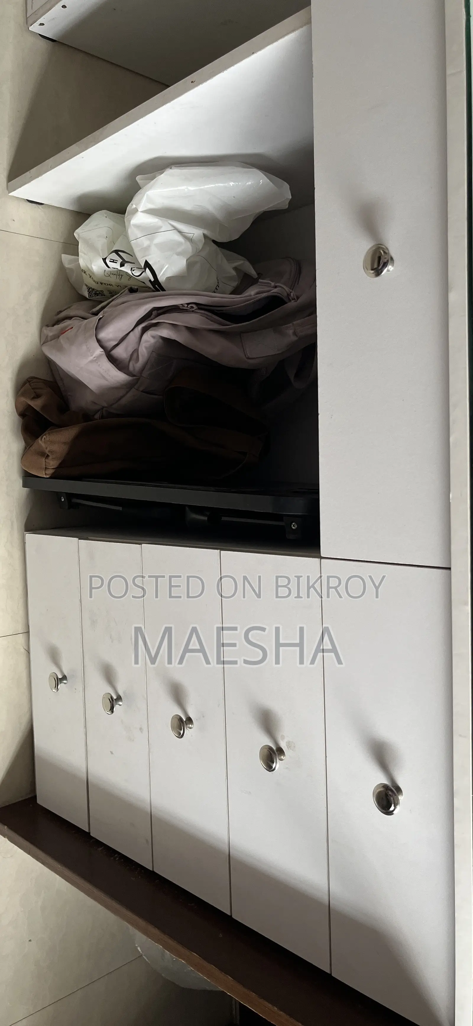 মেকআপ ভ্যানিটি