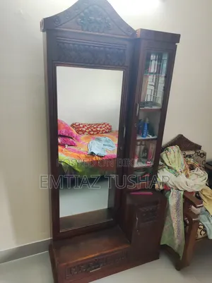 ড্রেসিং টেবিল
