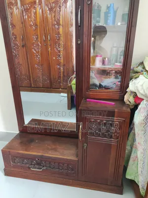 ড্রেসিং টেবিল