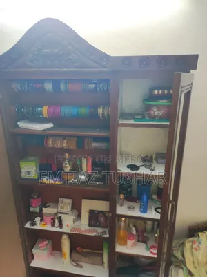 ড্রেসিং টেবিল