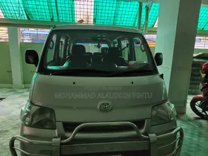 টয়োটা টাউনএস ২০১০ সিলভার