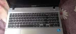 Laptop Samsung NP300E5V 4GB Intel Core i3 HDD 2T