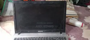 Laptop Samsung NP300E5V 4GB Intel Core i3 HDD 2T