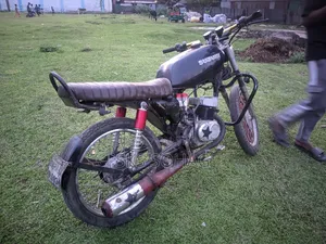 সুজুকি ২০০৪ কালো