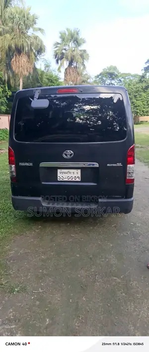 টয়োটা করোল্লা বেস ৪-ডোর সেডান (১.৮এল ৪-সিলিন্ডার ৫-স্পিড ম্যানুয়াল) ২০১০ কালো