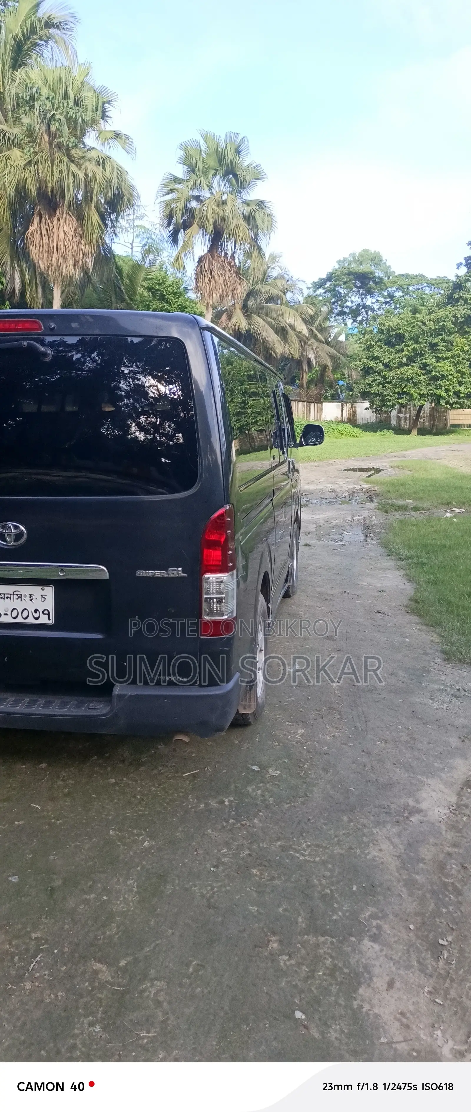 টয়োটা করোল্লা বেস ৪-ডোর সেডান (১.৮এল ৪-সিলিন্ডার ৫-স্পিড ম্যানুয়াল) ২০১০ কালো