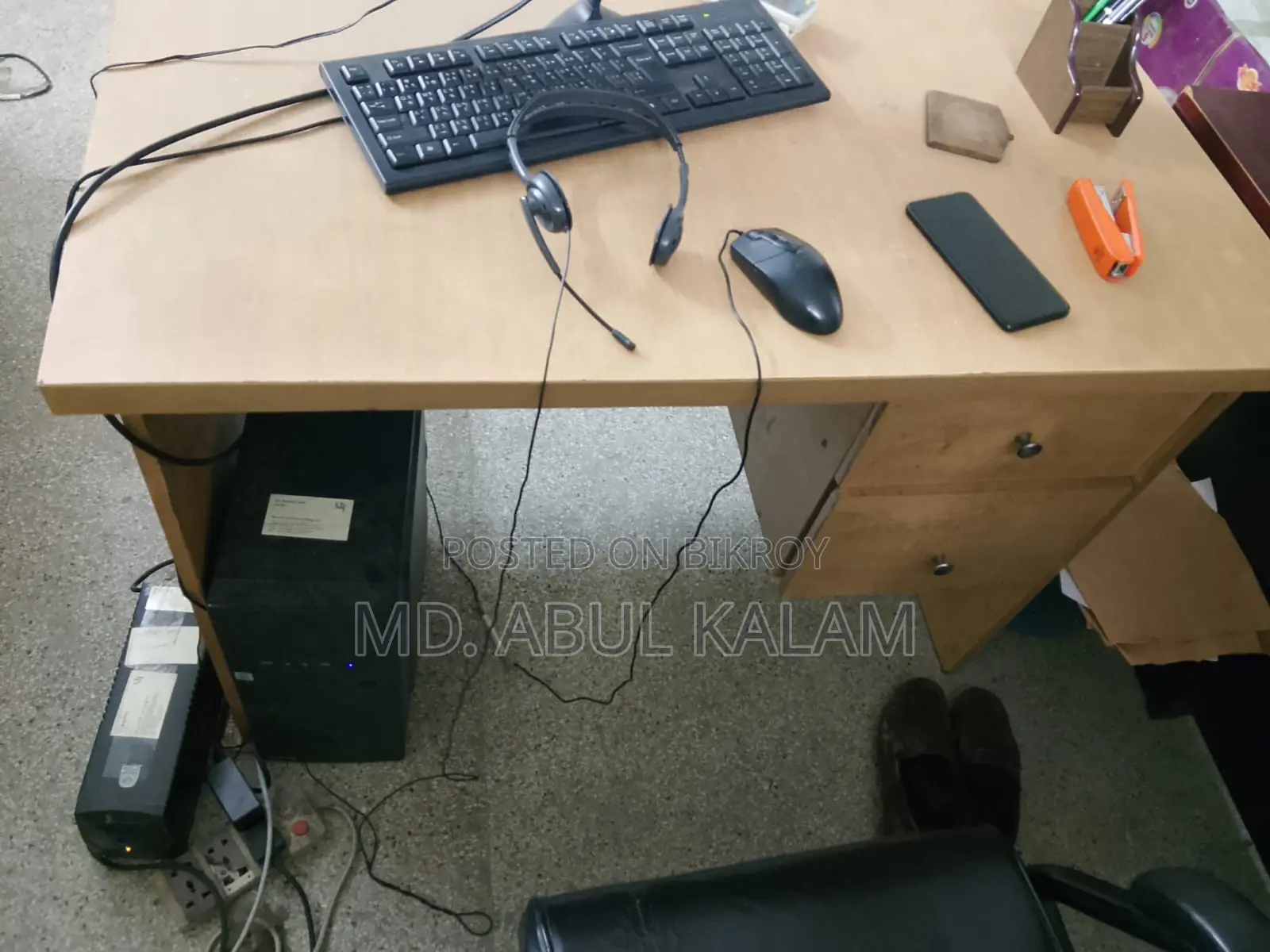 অফিস টেবিল