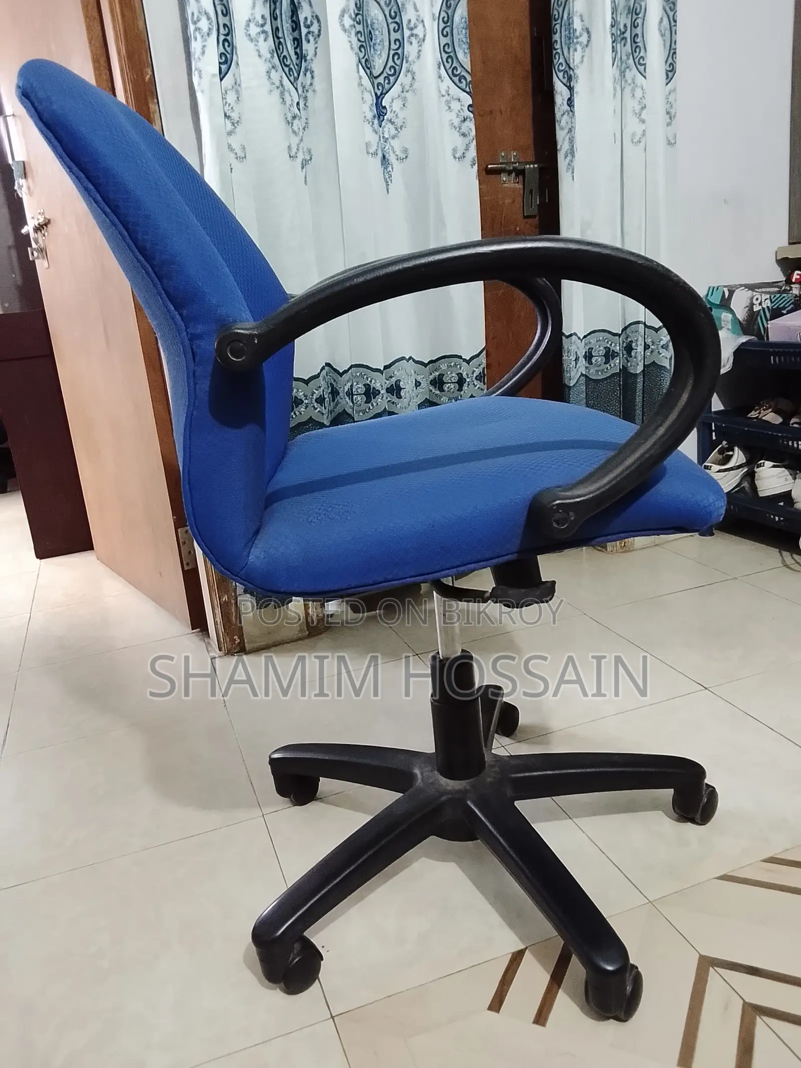 6 Revolving Executive Chairs for Sale